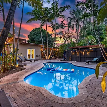 The Peacock Oasis~Tropical~Heated Pool~Fire Pit Villa